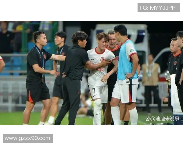 足球巨星落泪瞬间感动全场 赛后情绪崩溃令球迷心疼不已